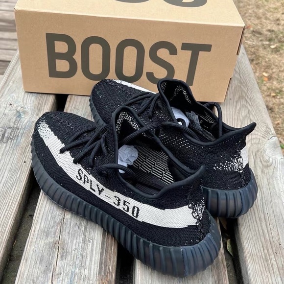 Yeezy 350 v2 - Picture 4 of 6